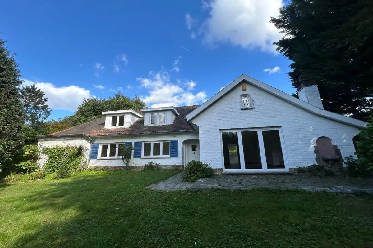 Villa te  koop in Sint-Genesius-Rode 1640 695000.00€ 5 slaapkamers 215.00m² - Zoekertje 602471