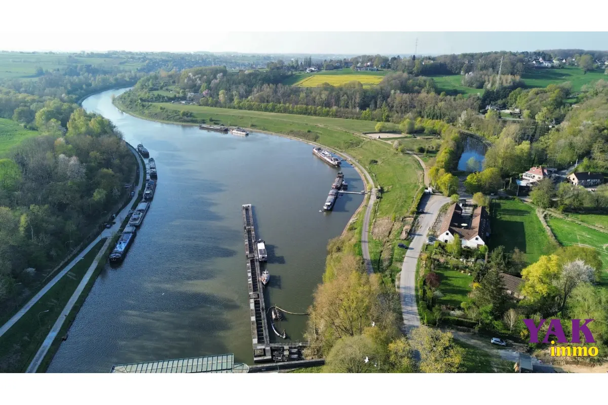 Immeuble de rapport - Immeuble à appartement à vendre à Ittre 1460 990000.00€ 2 chambres 667.00m² - Annonce 605290