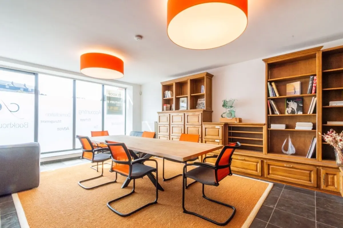 Huis te  huur in Hal 1500 2000.00€  slaapkamers 154.00m² - Zoekertje 606931