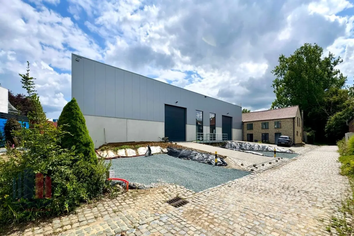 Commerce à louer à Asse 1730 6300.00€  chambres 654.00m² - Annonce 607993