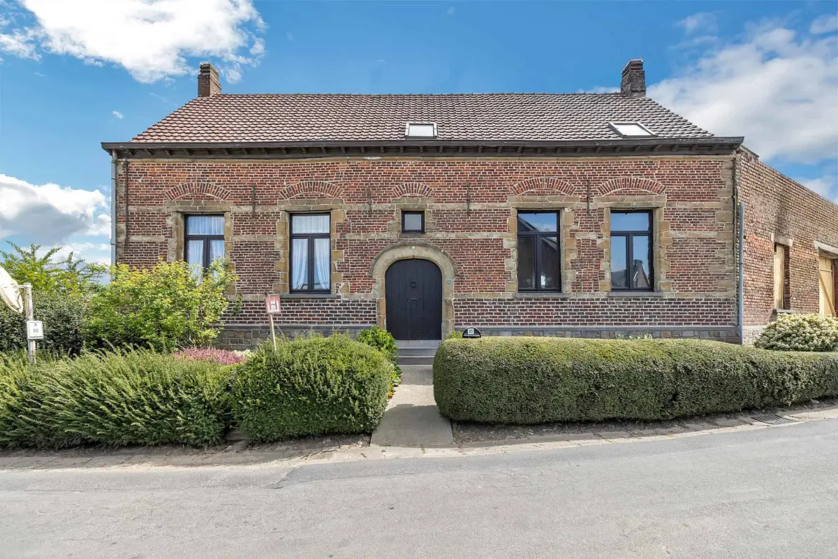 Huis te  koop in Roosdaal 1760 595000.00€ 5 slaapkamers 1209.74m² - Zoekertje 608362