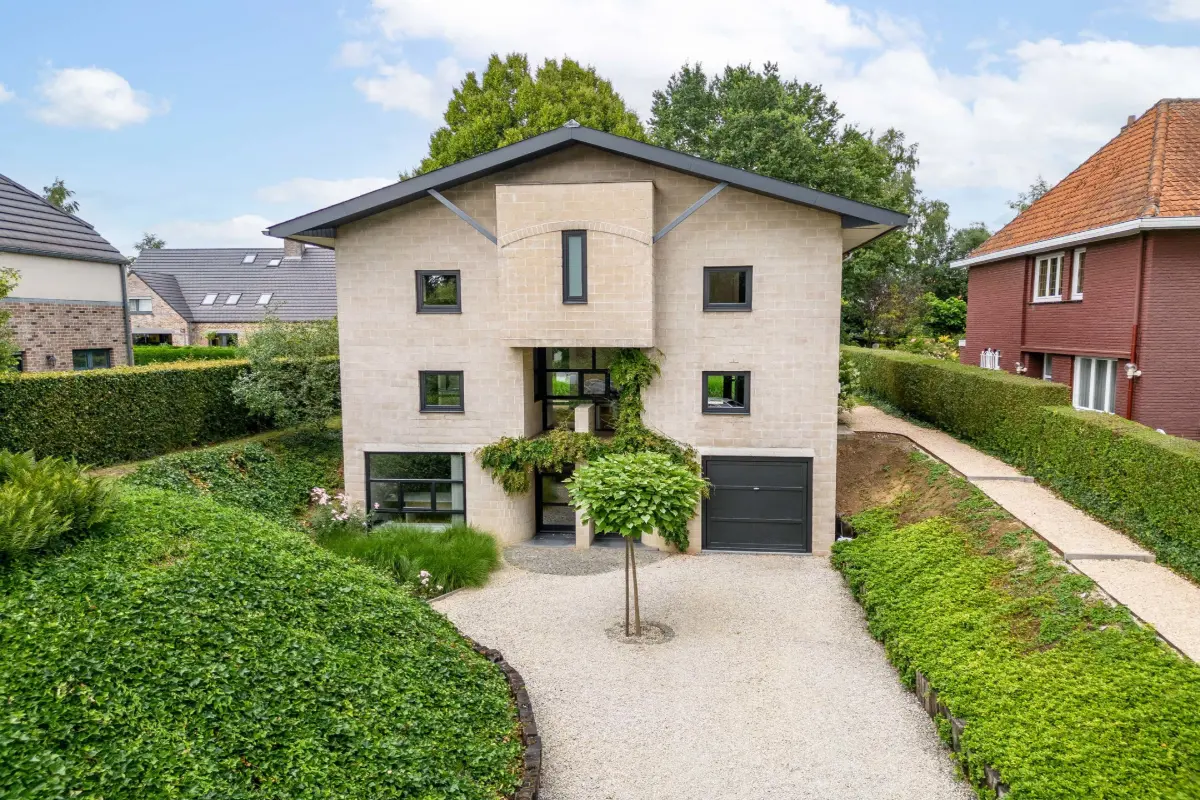 Huis te  huur in Wezembeek-Oppem 1970 2600.00€ 4 slaapkamers 230.00m² - Zoekertje 608366