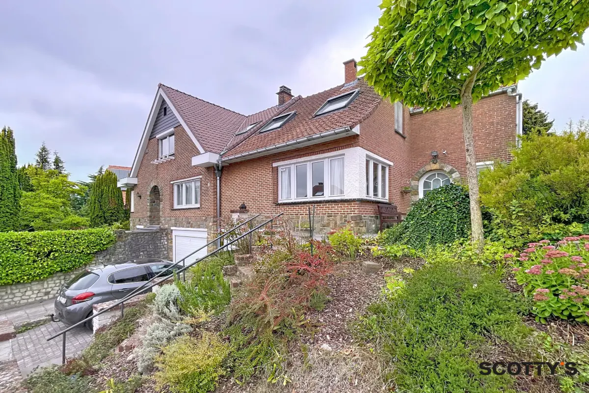 Huis te  huur in Sint-Genesius-Rode 1640 1800.00€ 4 slaapkamers 151.00m² - Zoekertje 609194