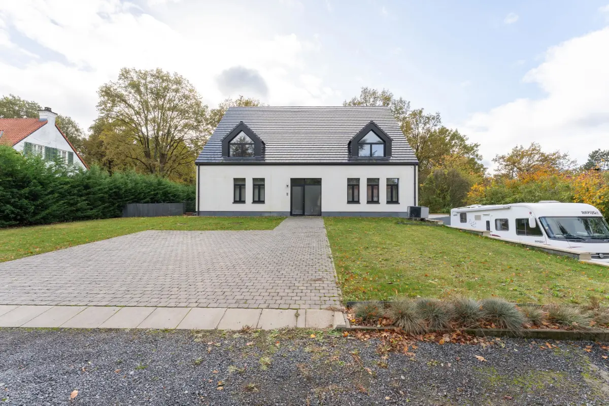 Huis te  huur in Sint-Genesius-Rode 1640 2100.00€ 4 slaapkamers 240.00m² - Zoekertje 613302