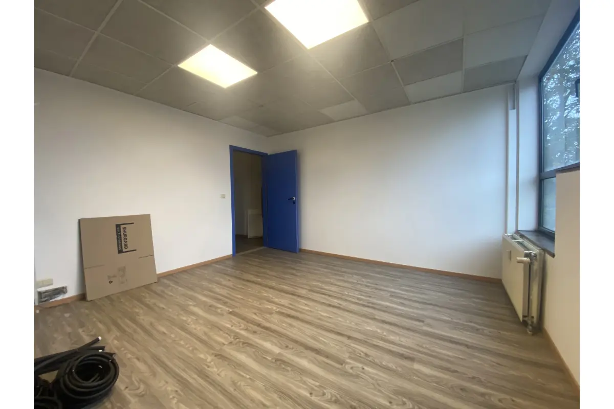 Handelszaak te  huur in Waver 1300 325.00€  slaapkamers 16.00m² - Zoekertje 615557