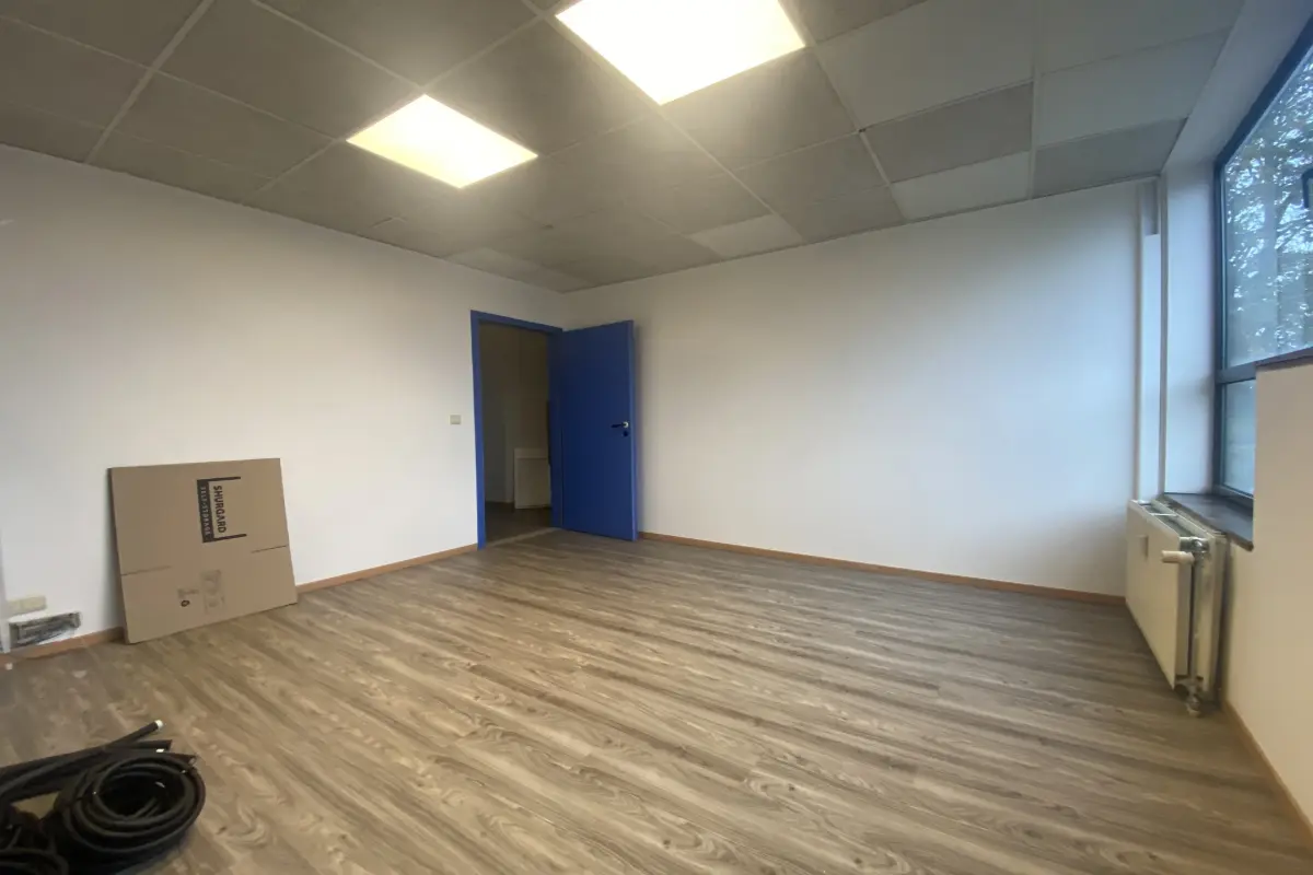 Handelszaak te  huur in Waver 1300 325.00€  slaapkamers 16.00m² - Zoekertje 615557