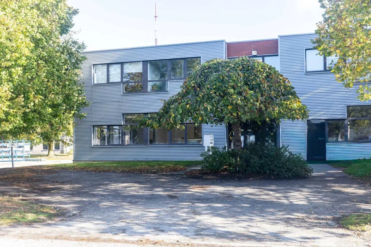 Handelszaak te  huur in Waver 1300 650.00€  slaapkamers 32.00m² - Zoekertje 615556