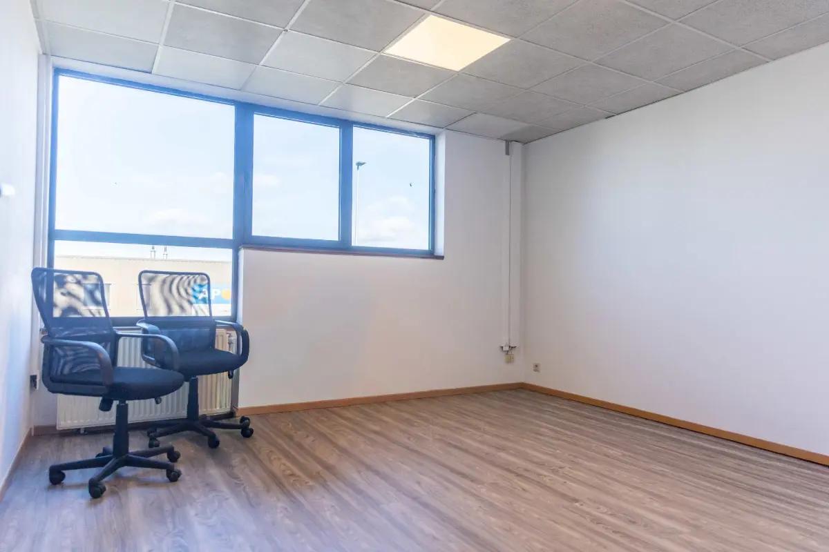 Handelszaak te  huur in Waver 1300 350.00€  slaapkamers 18.00m² - Zoekertje 615558