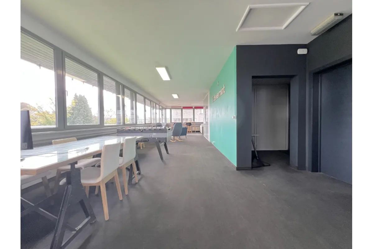 Handelszaak te  in Ukkel 1180 1350.00€  slaapkamers 94.00m² - Zoekertje 616897