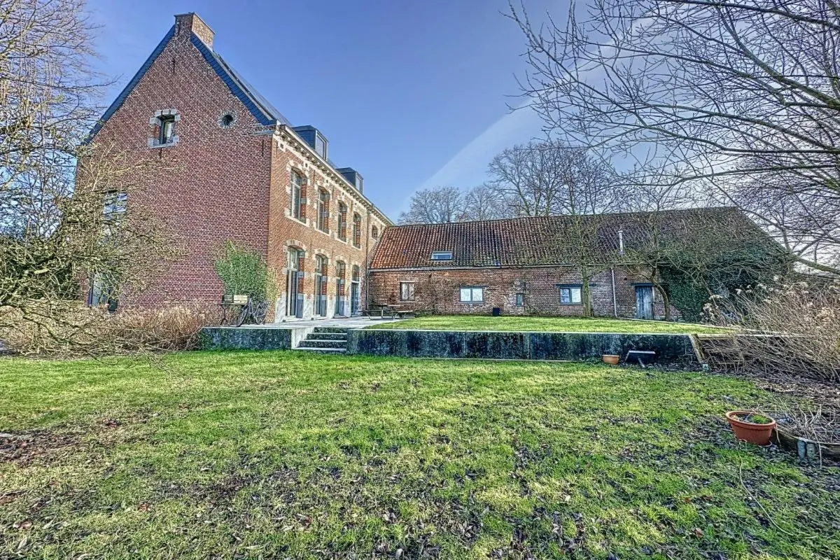 Huis te  in Chaussée-Notre-Dame-Louvignies 7063 850000.00€ 8 slaapkamers 245.00m² - Zoekertje 620031