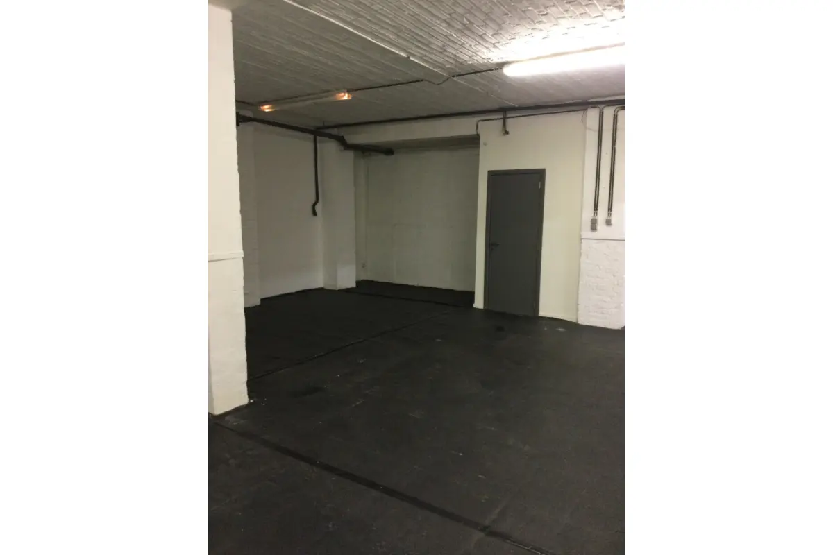 Handelszaak te  huur in Eigenbrakel 1420 470.00€  slaapkamers m² - Zoekertje 620068