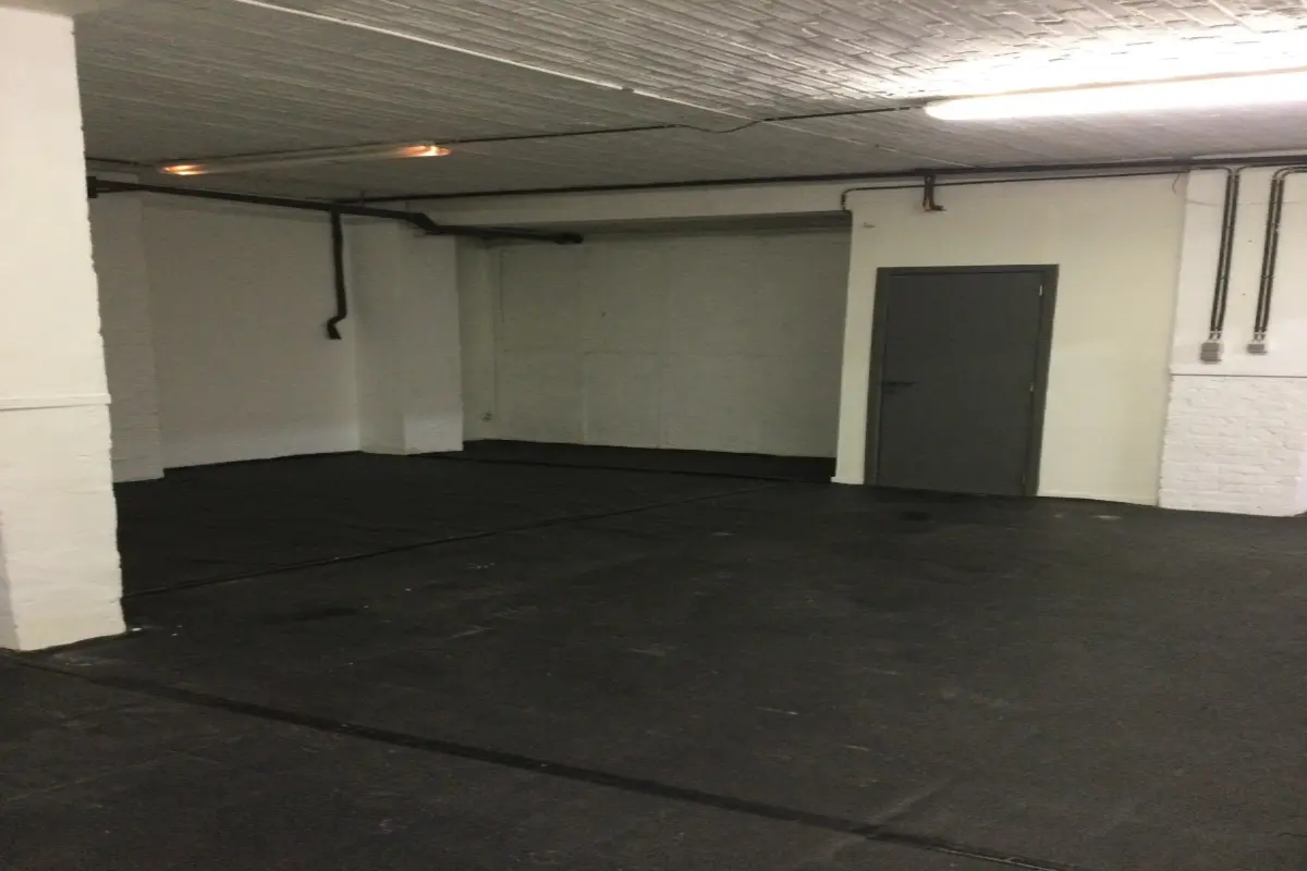 Commerce à louer à Braine-l'Alleud 1420 470.00€  chambres m² - Annonce 620068