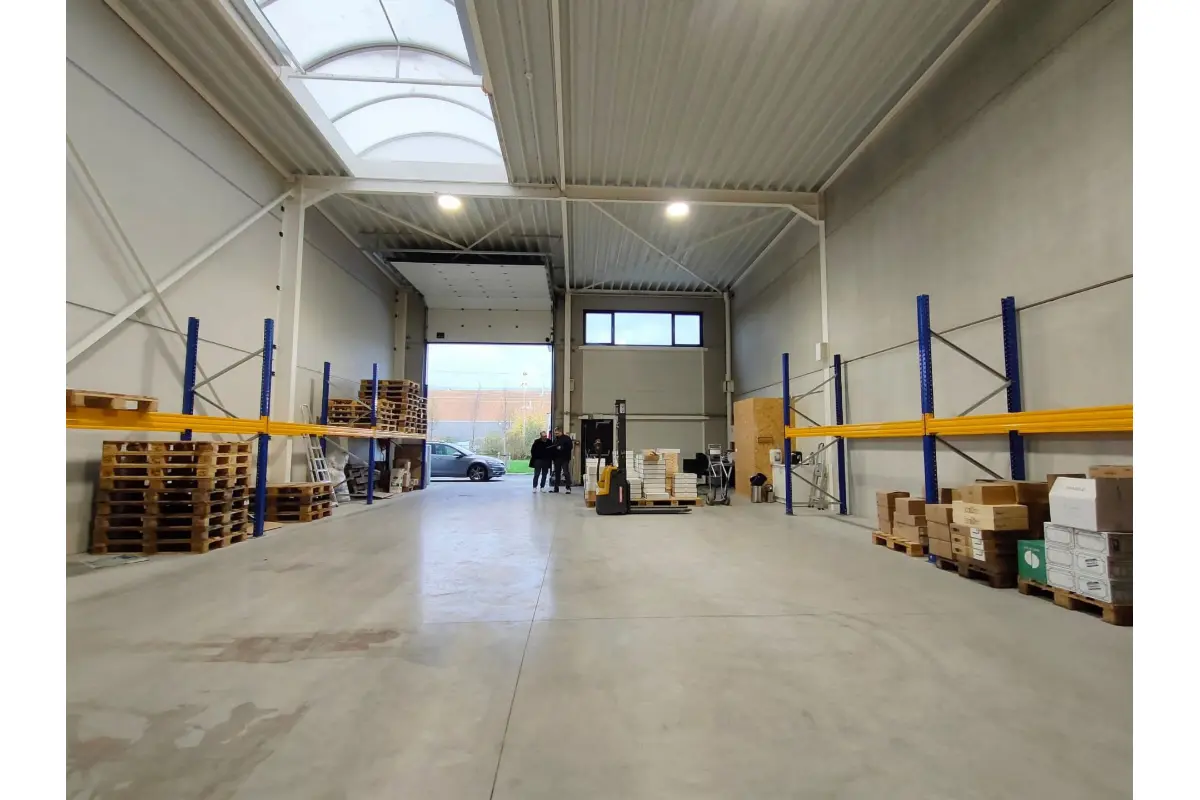 Handelszaak te  huur in Waver 1300 1700.00€  slaapkamers 204.00m² - Zoekertje 618149