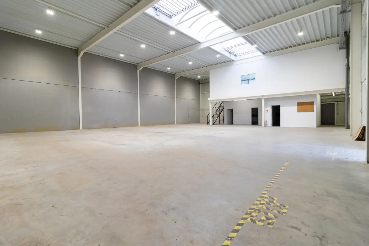 Handelszaak te  huur in Mont-Saint-Guibert 1435 3950.00€  slaapkamers 530.00m² - Zoekertje 618148