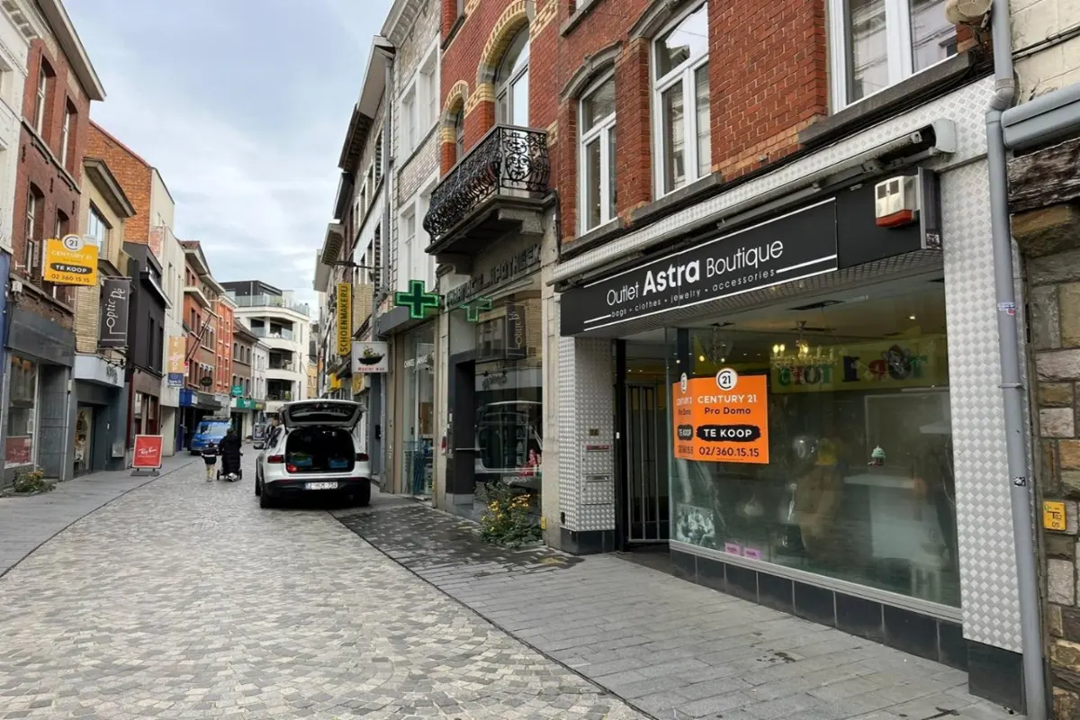 Handelszaak te  huur in Hal 1500 1000.00€  slaapkamers m² - Zoekertje 618700