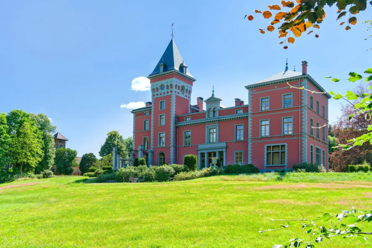 Appartement te  huur in Sint-Genesius-Rode 1640 3000.00€ 2 slaapkamers 326.00m² - Zoekertje 620523