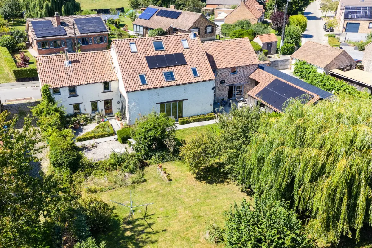 Villa te  koop in Oud-Genepiën 1472 1295000.00€ 8 slaapkamers 485.00m² - Zoekertje 620550