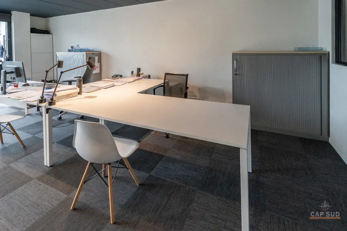 Handelszaak te  huur in Waterloo 1410 300.00€  slaapkamers 30.00m² - Zoekertje 620870