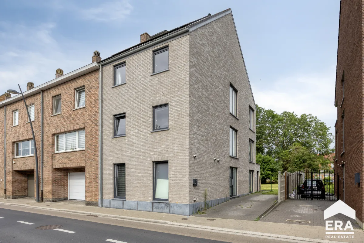 Huis te  koop in Sint-Pieters-Leeuw 1600 520000.00€ 6 slaapkamers 216.00m² - Zoekertje 621620