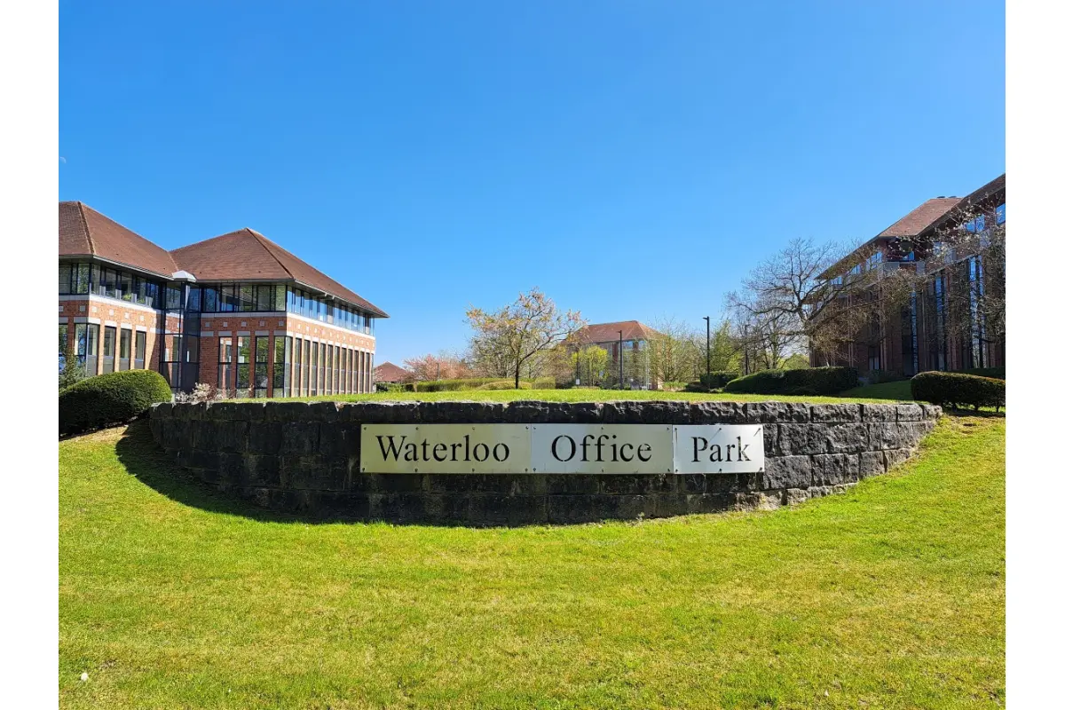 Handelszaak te  huur in Waterloo 1410 595.00€  slaapkamers m² - Zoekertje 624073