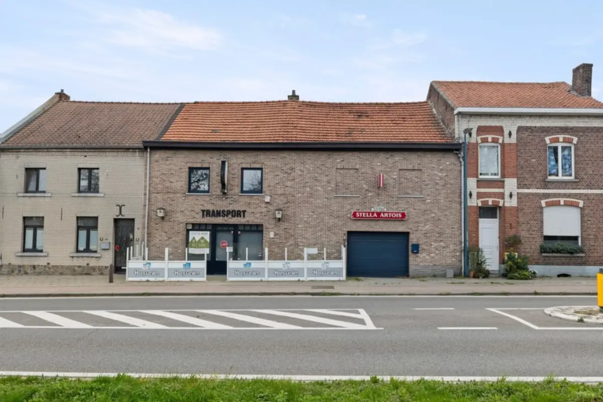 Immeuble mixte à vendre à Linter 3350 279000.00€ 1 chambres m² - Annonce 624725