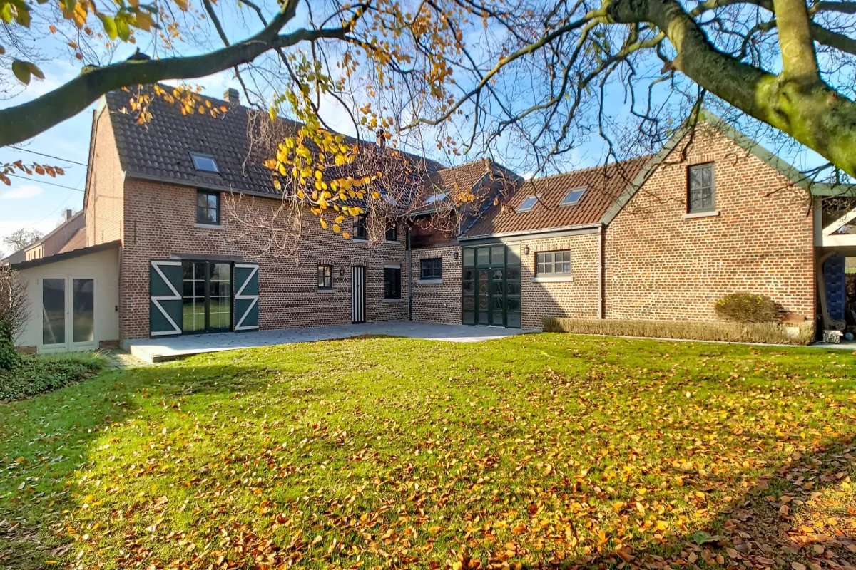 Huis te  koop in Sint-Pieters-Leeuw 1600 845000.00€ 5 slaapkamers 308.00m² - Zoekertje 627017