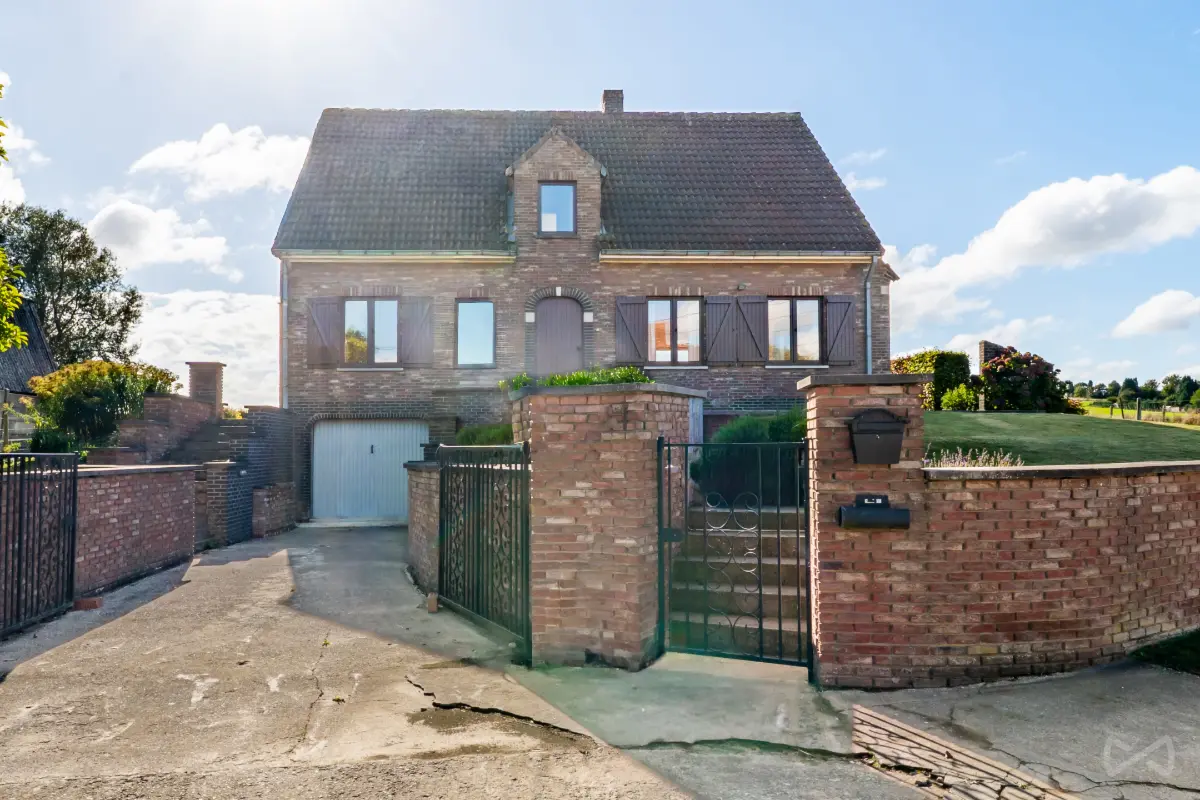 Huis te  koop in Geldenaken 1370 395000.00€ 4 slaapkamers 162.00m² - Zoekertje 676715