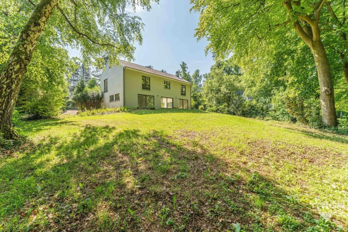 Maison à louer à Braine-l'Alleud 1420 2250.00€ 5 chambres 270.00m² - Annonce 629437