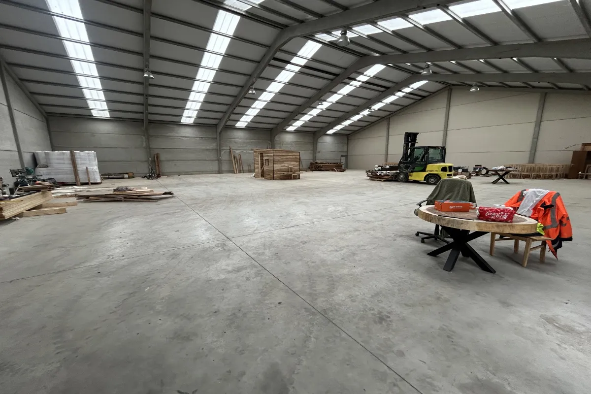 Commerce à louer à Leeuw-Saint-Pierre 1600 3500.00€  chambres 780.00m² - Annonce 630939