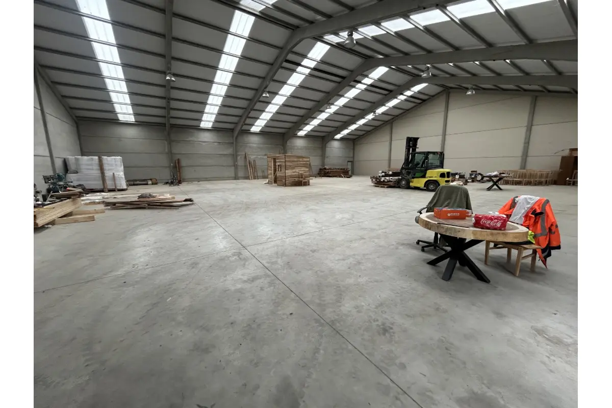 Commerce à louer à Leeuw-Saint-Pierre 1600 3500.00€  chambres 780.00m² - Annonce 630939