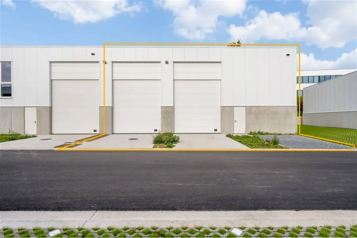 Handelszaak te  huur in Dilbeek 1700 2295.00€  slaapkamers m² - Zoekertje 633492