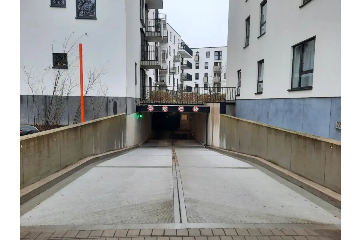 Parking & garage te  huur in Hal 1500 90.00€  slaapkamers m² - Zoekertje 633128