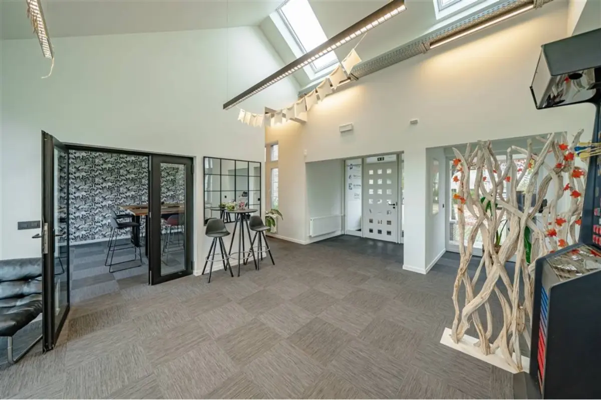 Handelszaak te  huur in Waterloo 1410 1000.00€  slaapkamers 65.00m² - Zoekertje 633406