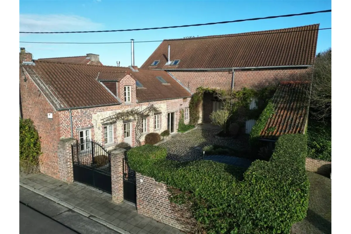 Huis te  koop in Neerheylissem 1357 499000.00€ 5 slaapkamers 240.00m² - Zoekertje 634690