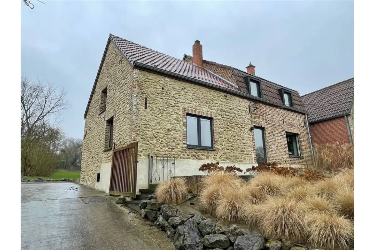 Huis te  huur in Corroy-le-Grand 1325 1450.00€ 3 slaapkamers 140.00m² - Zoekertje 635551