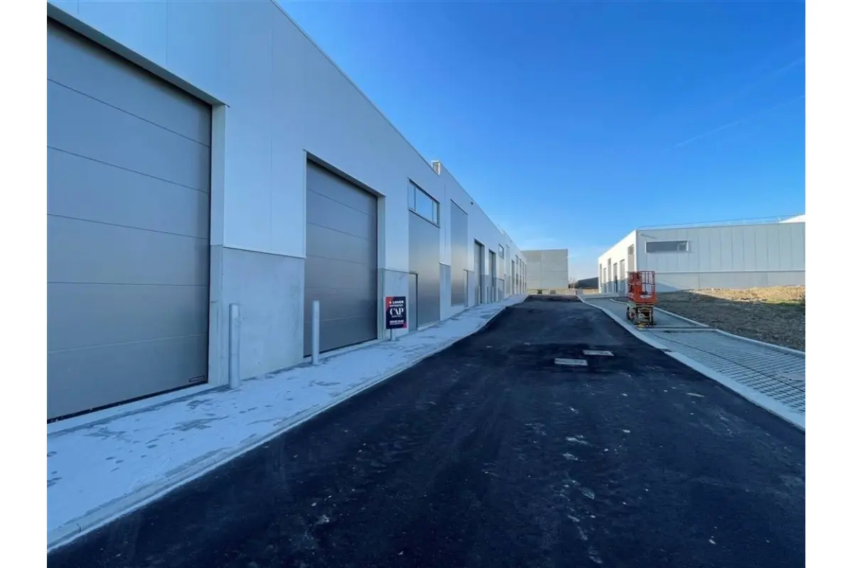 Handelszaak te  huur in Opheylissem 1357 845.00€  slaapkamers 180.00m² - Zoekertje 635549