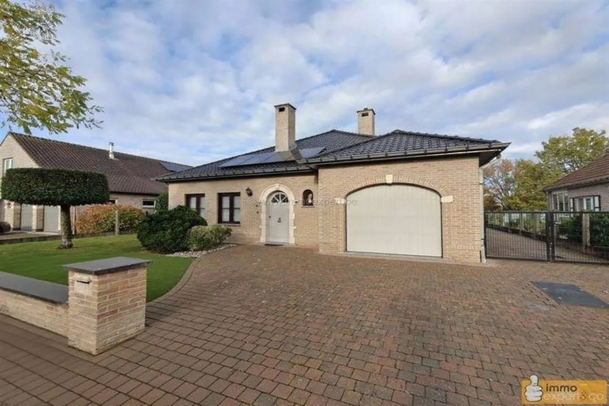 Huis te  koop in Sint-Pieters-Leeuw 1600 649000.00€ 3 slaapkamers 280.45m² - Zoekertje 635537