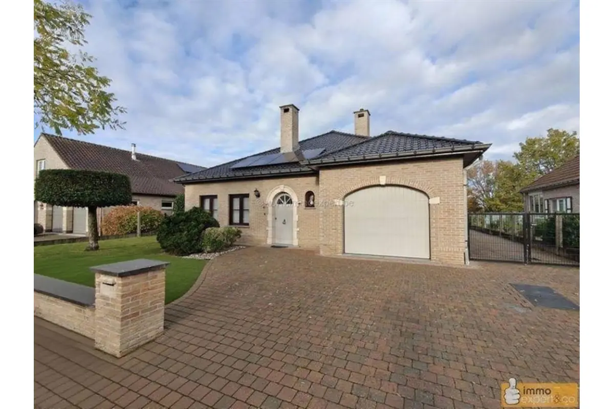 Huis te  koop in Sint-Pieters-Leeuw 1600 649000.00€ 3 slaapkamers 280.45m² - Zoekertje 635537