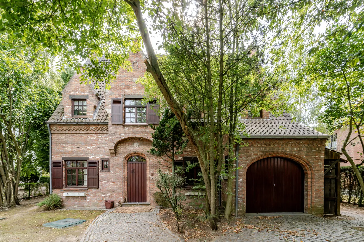 Villa te  koop in Wezembeek-Oppem 1970 690000.00€ 4 slaapkamers 226.00m² - Zoekertje 636601