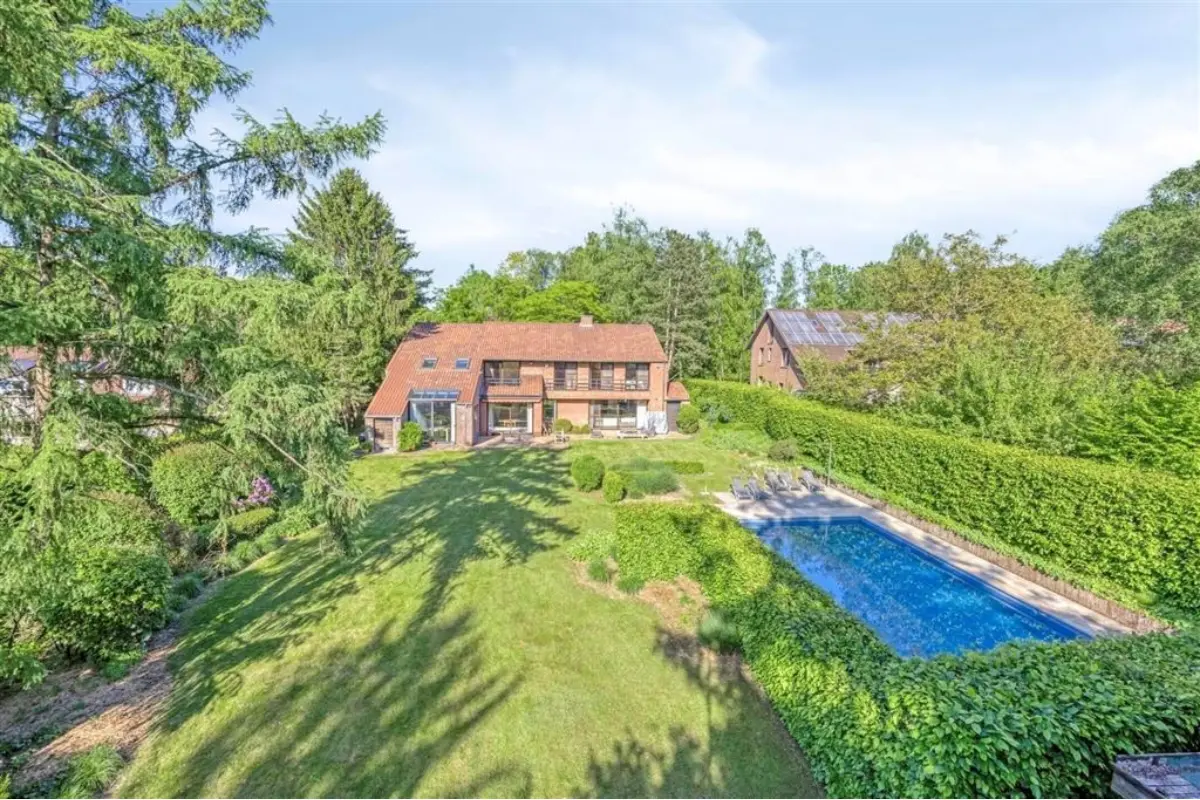 Huis te  koop in Wezembeek-Oppem 1970 1495000.00€ 6 slaapkamers 385.00m² - Zoekertje 639234