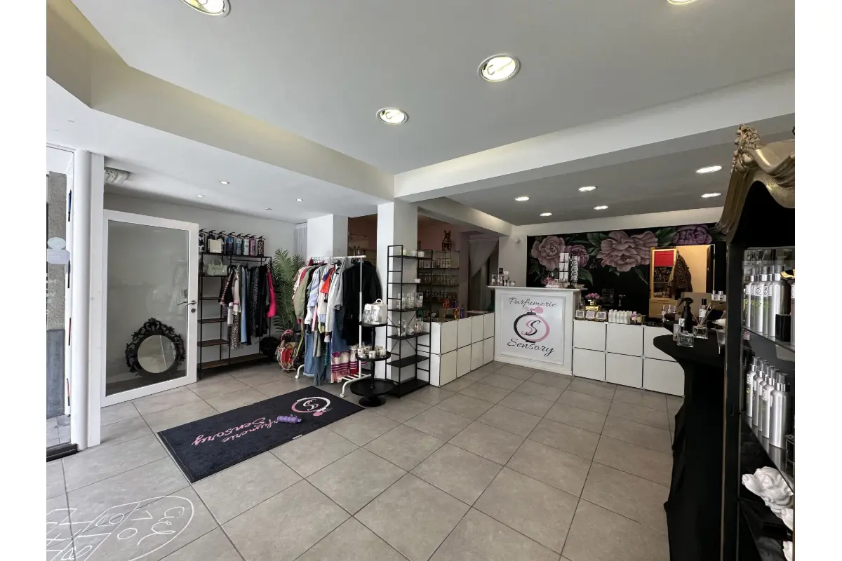 Handelszaak te  koop in Tubeke 1480 135000.00€  slaapkamers 57.00m² - Zoekertje 640619