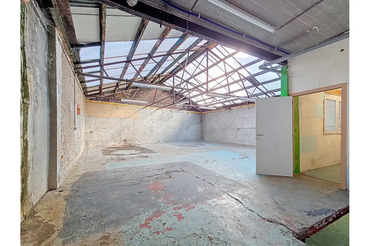 Commerce à louer à Ottignies 1340 930.00€  chambres 116.00m² - Annonce 640114