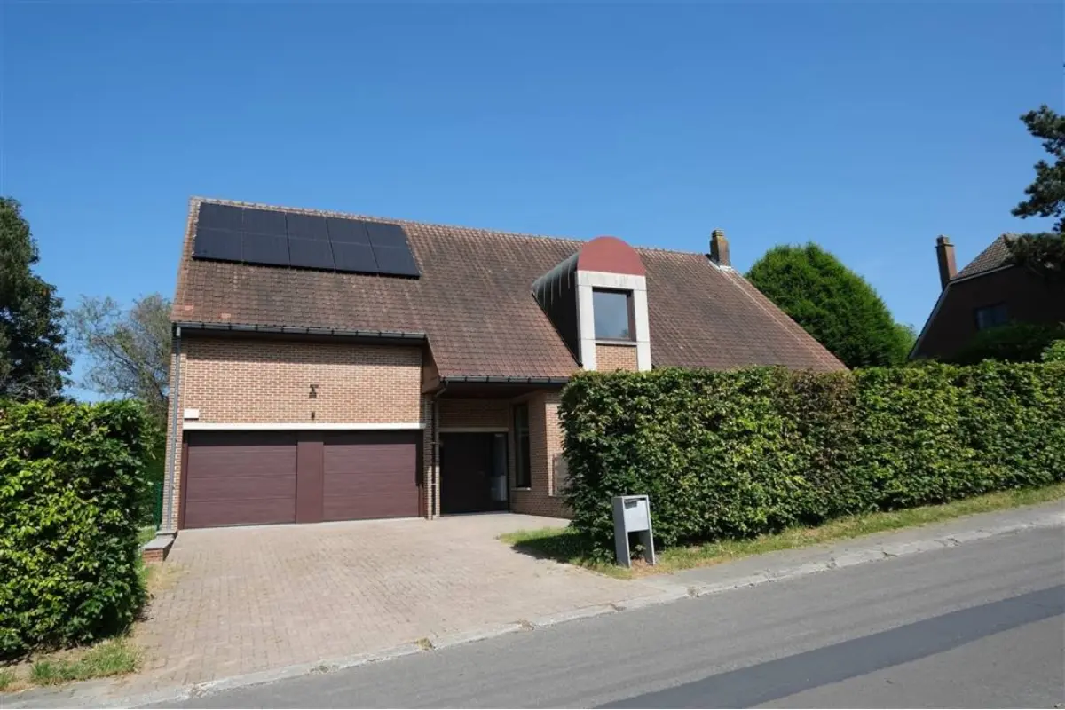 Villa à louer à Duisburg 3080 3200.00€ 5 chambres 336.00m² - Annonce 641433