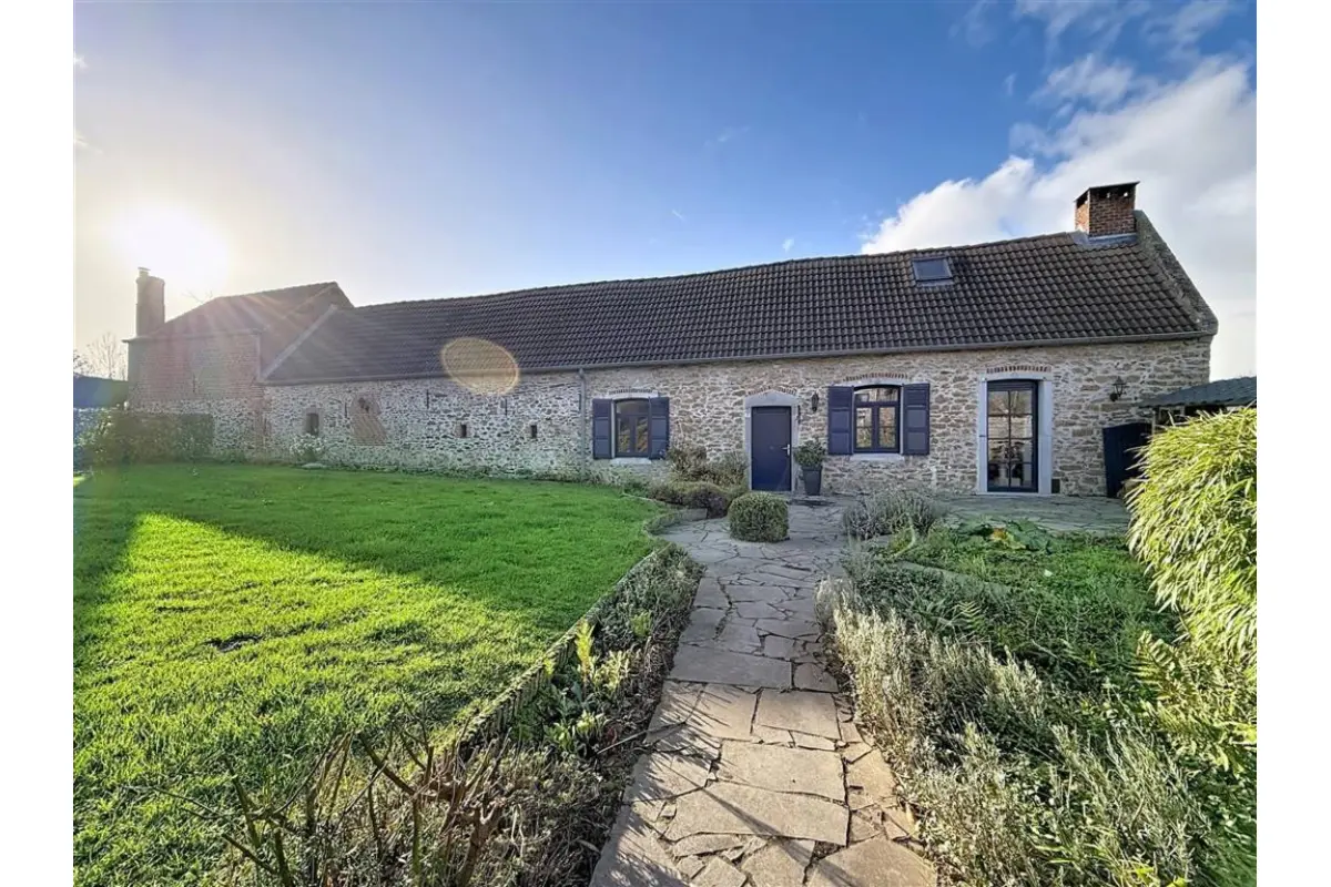 Maison à  à Hennuyères 7090 750000.00€ 2 chambres 240.00m² - Annonce 640930