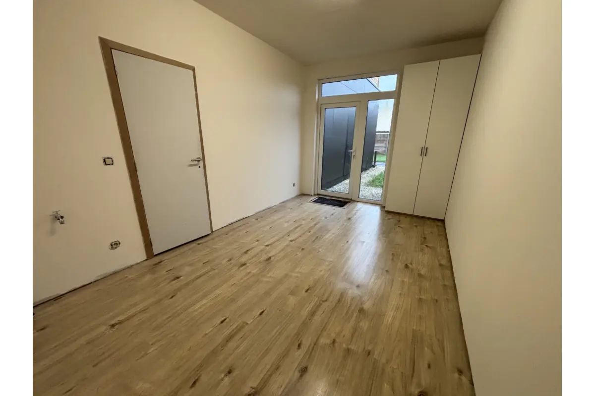 Handelszaak te  huur in Mazenzele 1745 300.00€ 0 slaapkamers m² - Zoekertje 641931