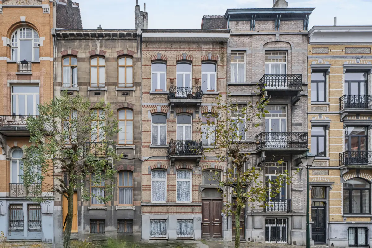 Huis te  in Sint-Gillis 1060 550000.00€ 6 slaapkamers 341.00m² - Zoekertje 642453