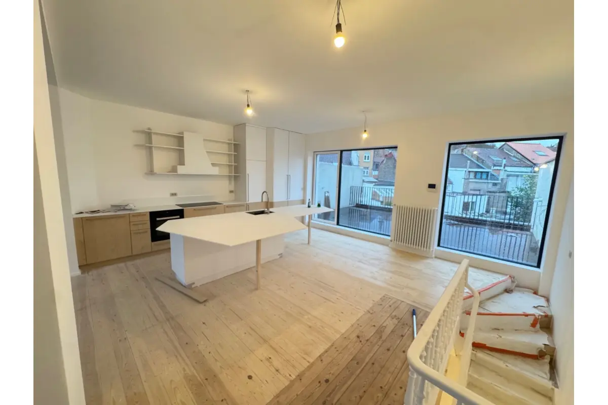 Duplex à  à Forest 1190 2600.00€ 4 chambres m² - Annonce 647316