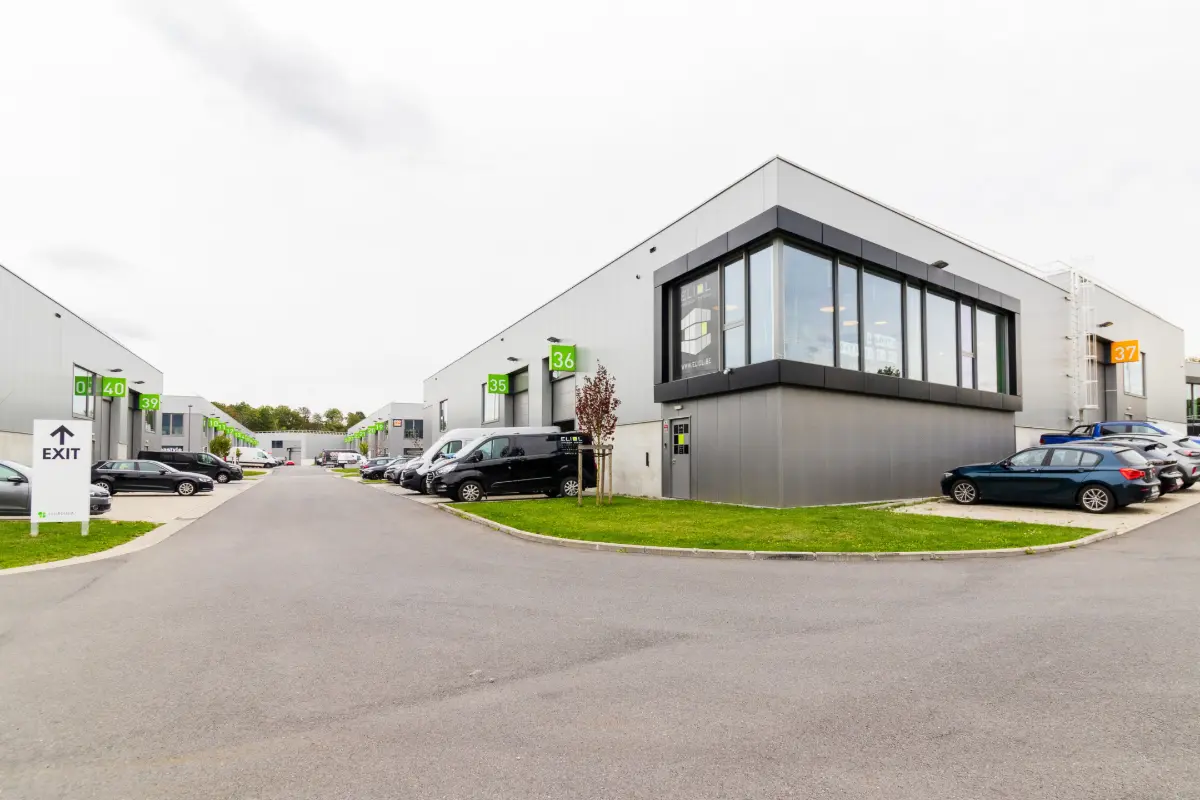 Handelszaak te  huur in Mont-Saint-Guibert 1435 2790.00€  slaapkamers 379.00m² - Zoekertje 648041