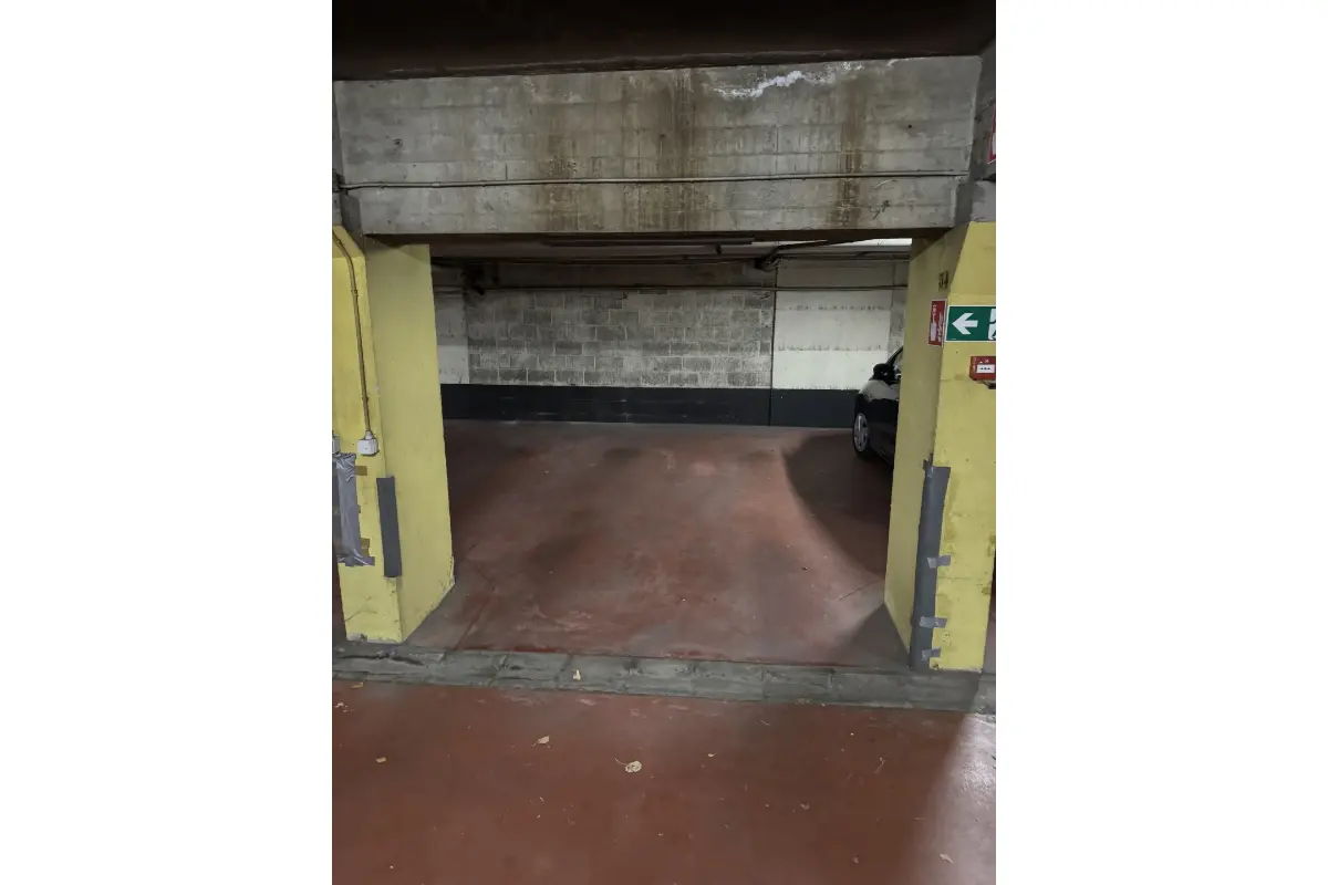 Parking / garage à louer à Waterloo 1410 100.00€  chambres m² - Annonce 648322