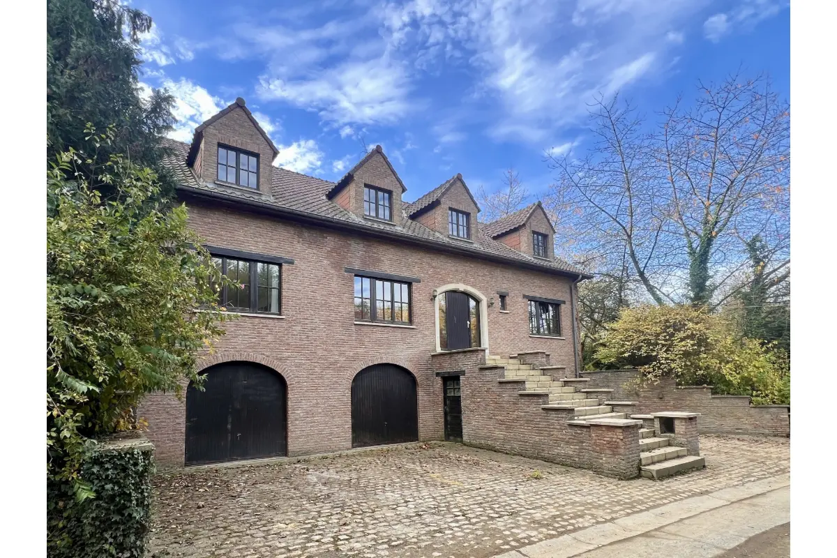 Villa te  koop in Graven 1390 649000.00€ 5 slaapkamers 365.00m² - Zoekertje 649525